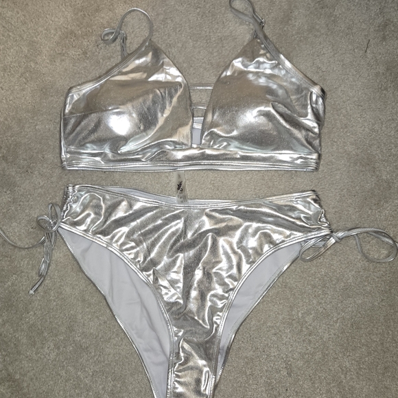 Silver Bikini Set🍒 - Picture 2 of 11
